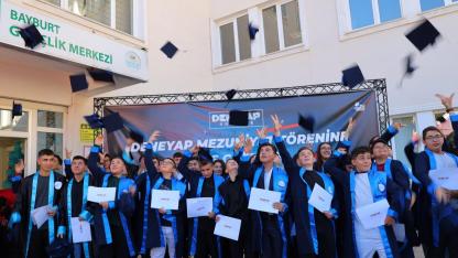 Geleceğin bilim insanları sahnedeydi: Deneyap'ta teknoloji ve sanatla yoğrulmuş mezuniyet heyecanı