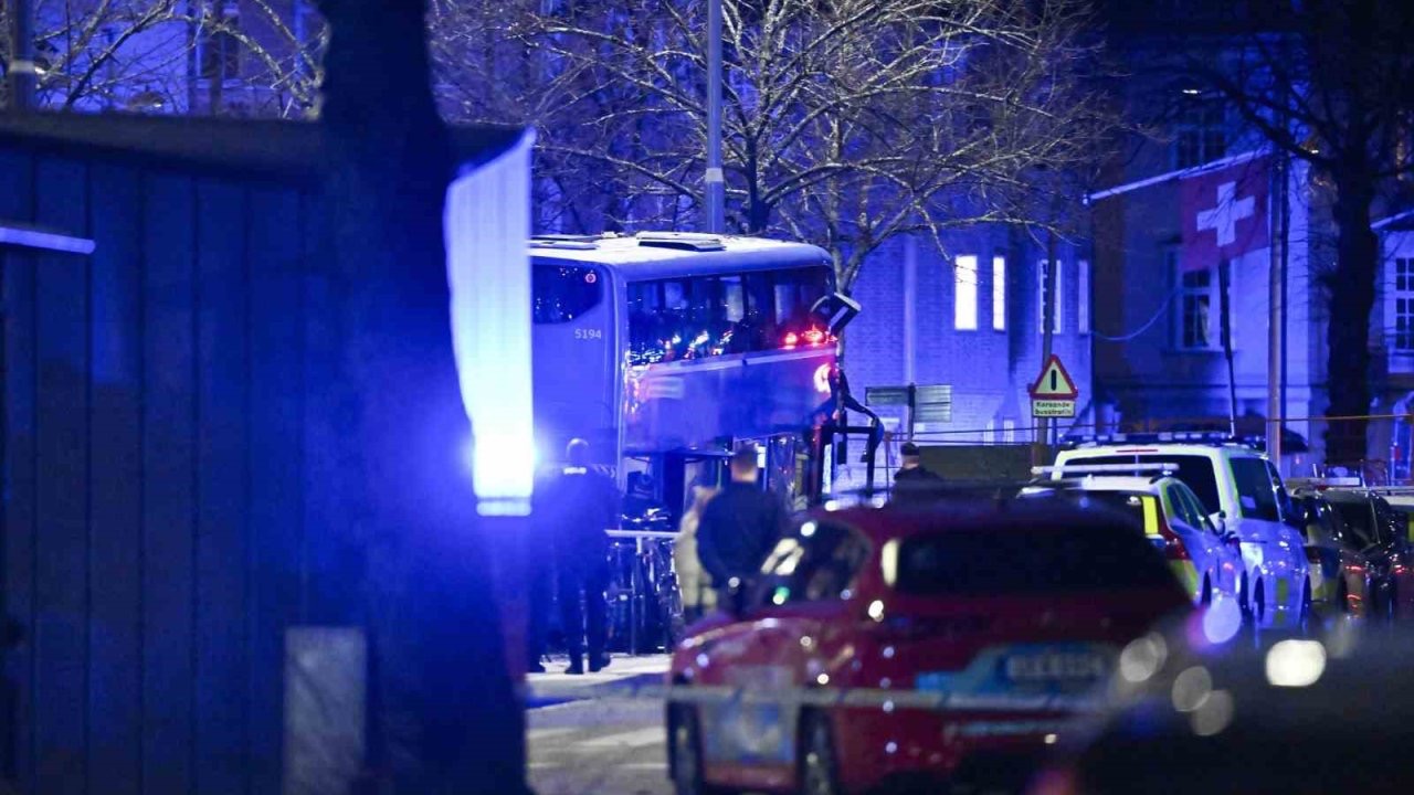 İsveç’te otobüsün durağa daldığı kazada 3 kişi öldü, 3 kişi yaralandı