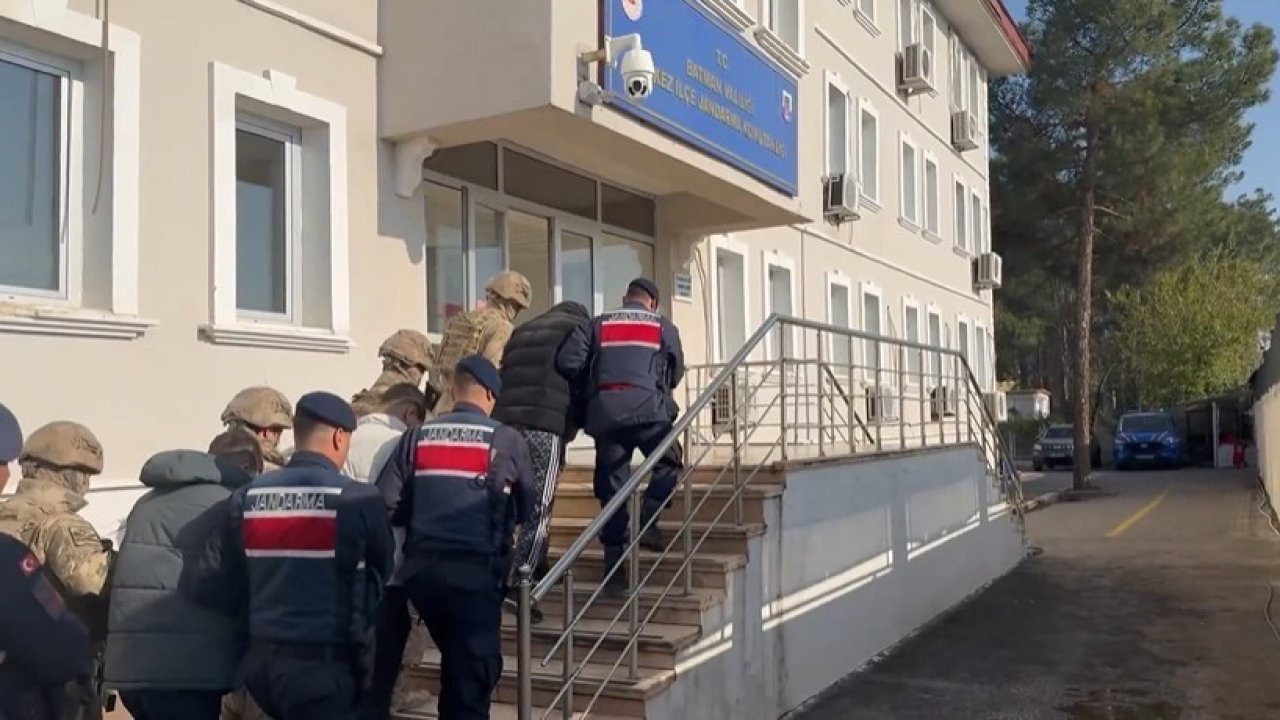Bakan Yerlikaya: "Yasa dışı bahis suçuna yönelik operasyonlarda 42 şüpheliyi yakaladık, 27’si tutuklandı"