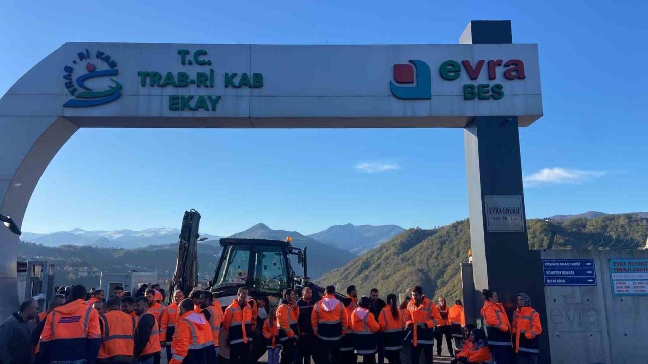 Çevreye yaydığı kötü kokular ile gündemdeydi, şimdi ise maaşlarını alamayan işçilerin eylemi ile gündemde