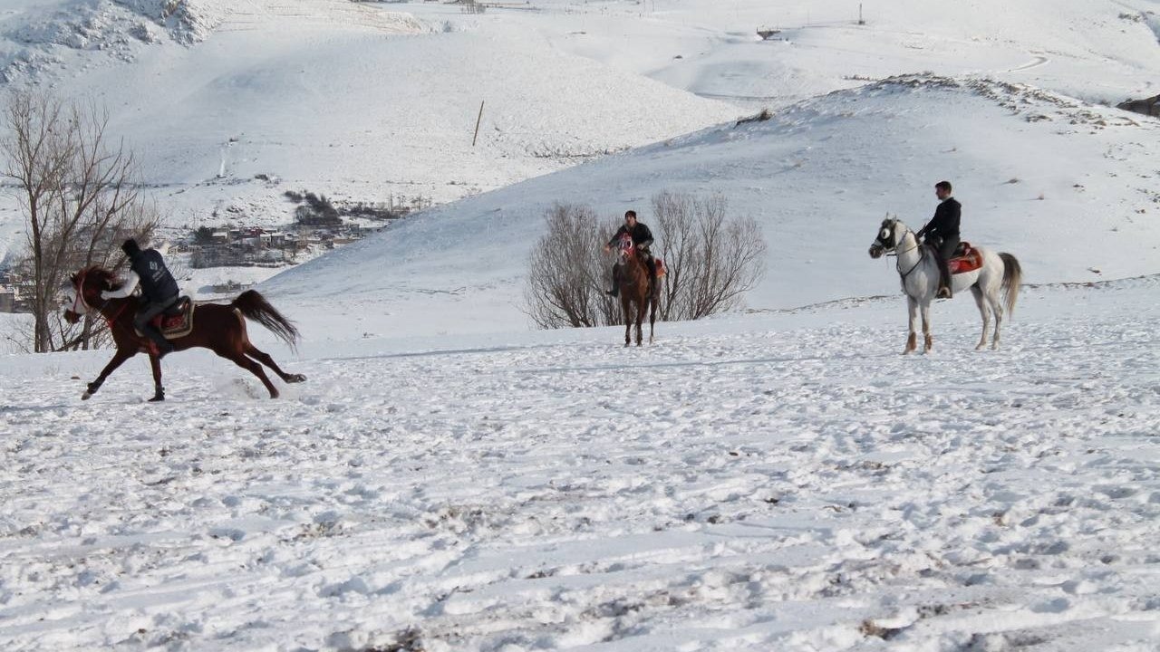 Asırlık gelenek cirit Bayburt ve Erzincan’da yaşatılıyor