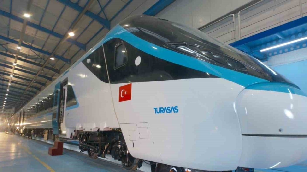 Bakan Uraloğlu: "Milli Elektrikli Hızlı Trenimizi 2026 yılı içerisinde raylara indirerek test sürecini başlatacağız"