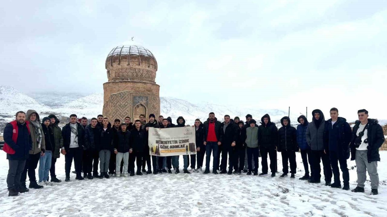 Bayburtlu gençler kültür gezisini tamamladı