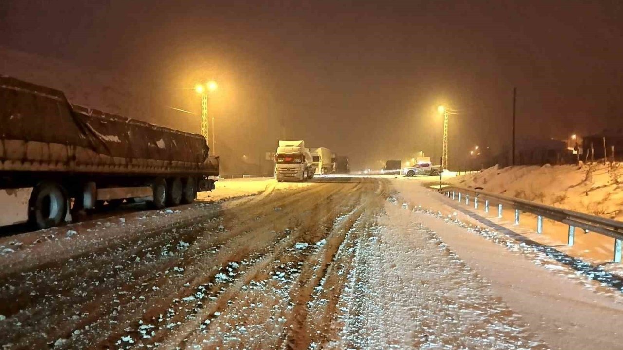 Kop Geçidi’nde çığ esareti sona erdi