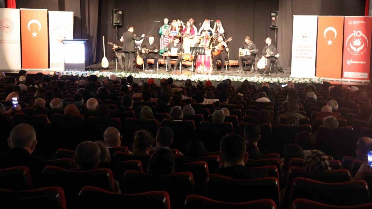 Çocuklardan duygu dolu türkü konseri