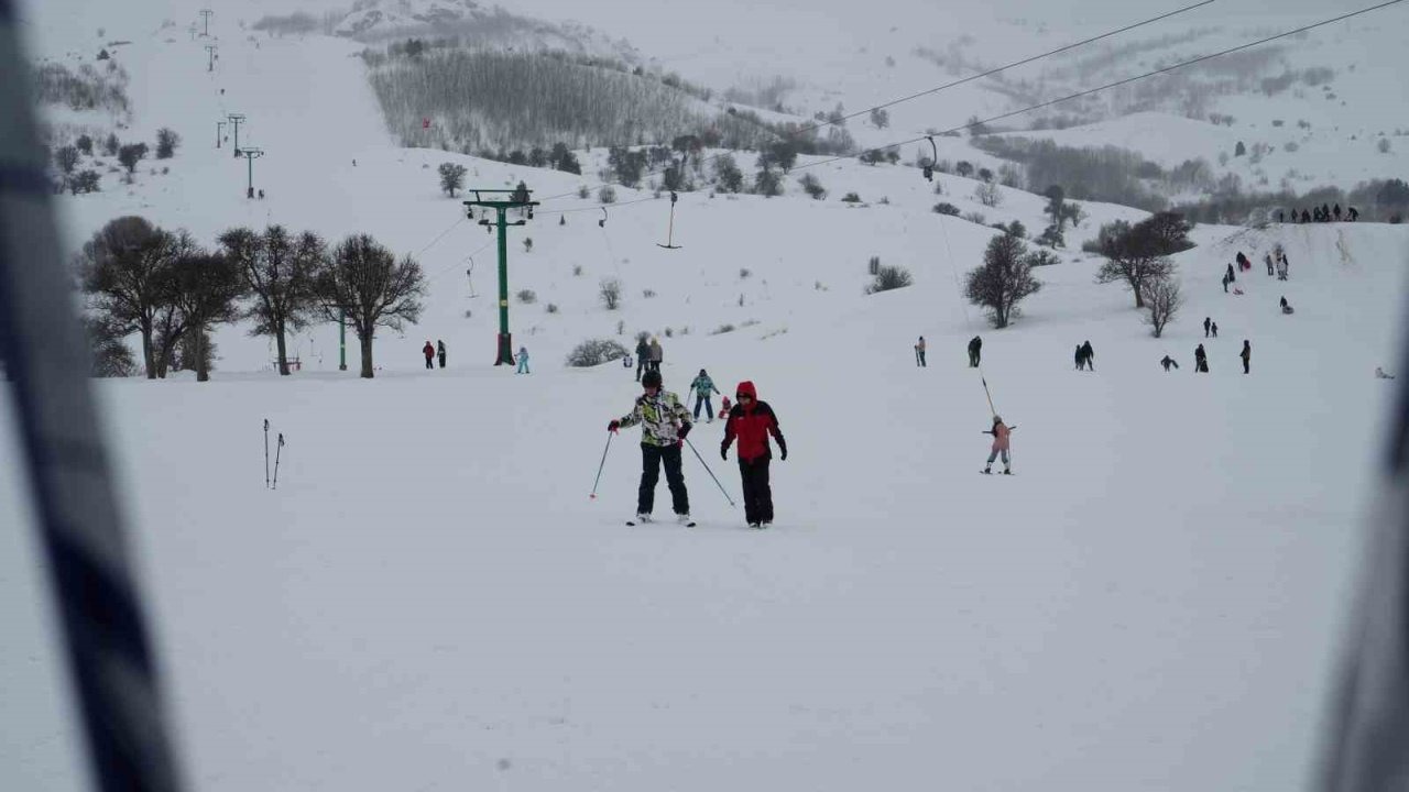 Kop Kayak Merkezi’nde tatil yoğunluğu