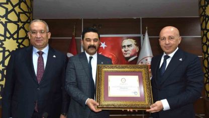 Doğu Anadolu İhracatçılar Birliği Başkanı Ömer Madırlı, mazbatasını aldı