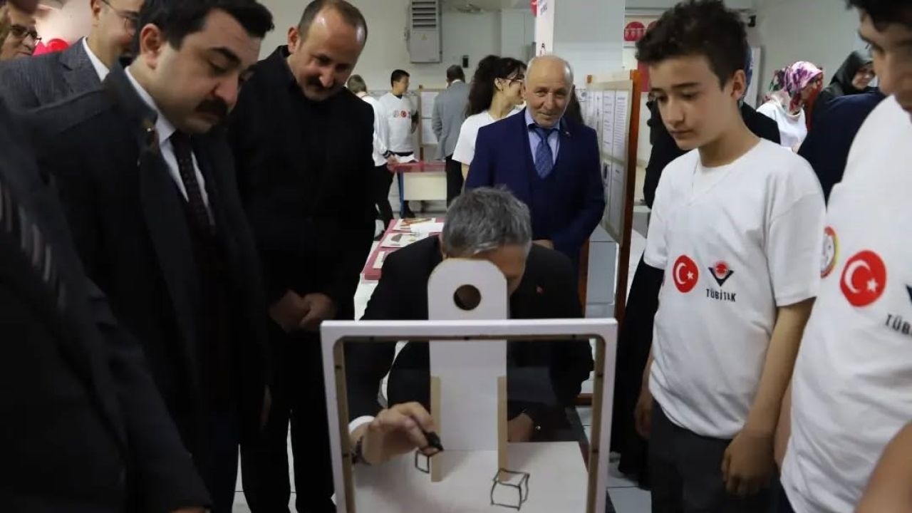 Bayburt Ortaokulu öğrencilerinden bilim fuarı