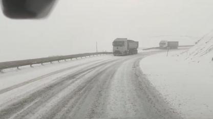 Kop Dağı’nda kar ve tipi geçit vermiyor!