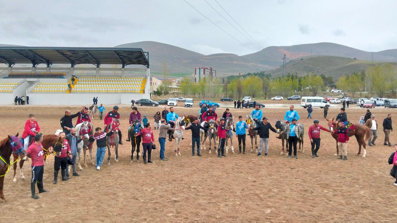 Kop ve Can Aşkalem Atlı Spor Kulüpleri cirit şöleni sundu