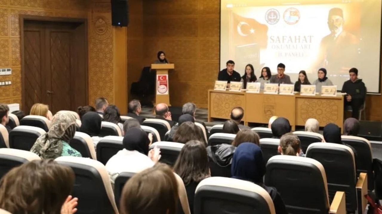 Öğrenciler Safahat’ı yorumladı